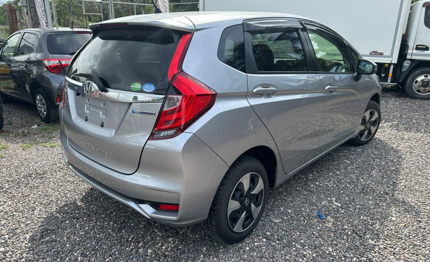 2018 Honda Fit hybrid (Silver)