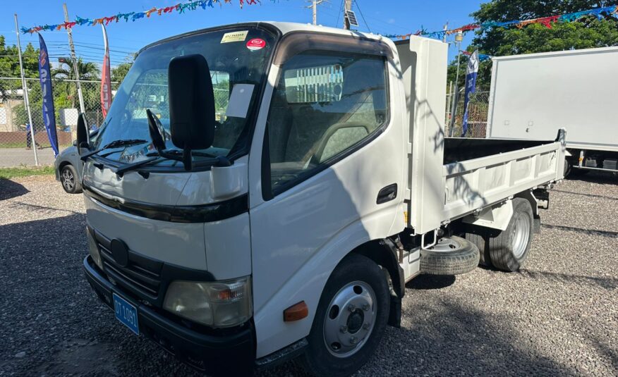 2010 HINO DUTRO TRUCK