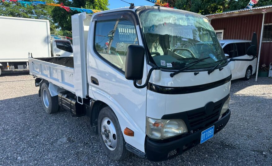 2010 HINO DUTRO TRUCK