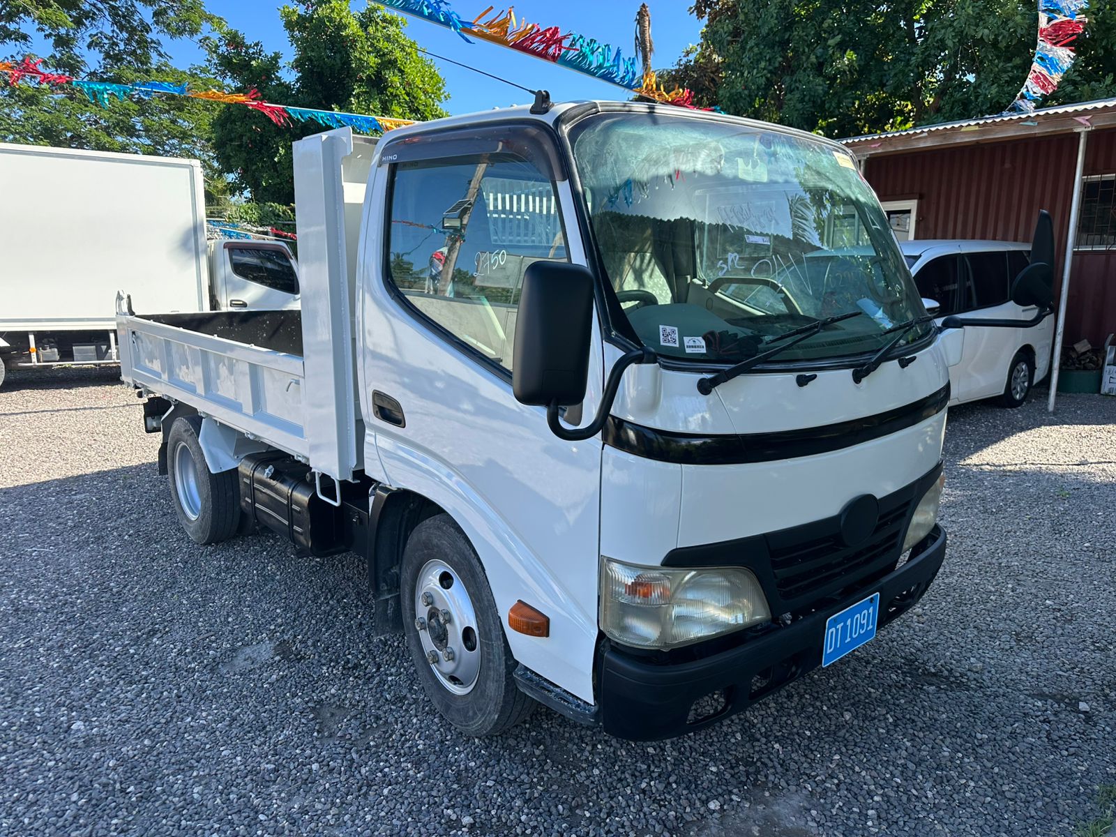 2010 HINO DUTRO TRUCK