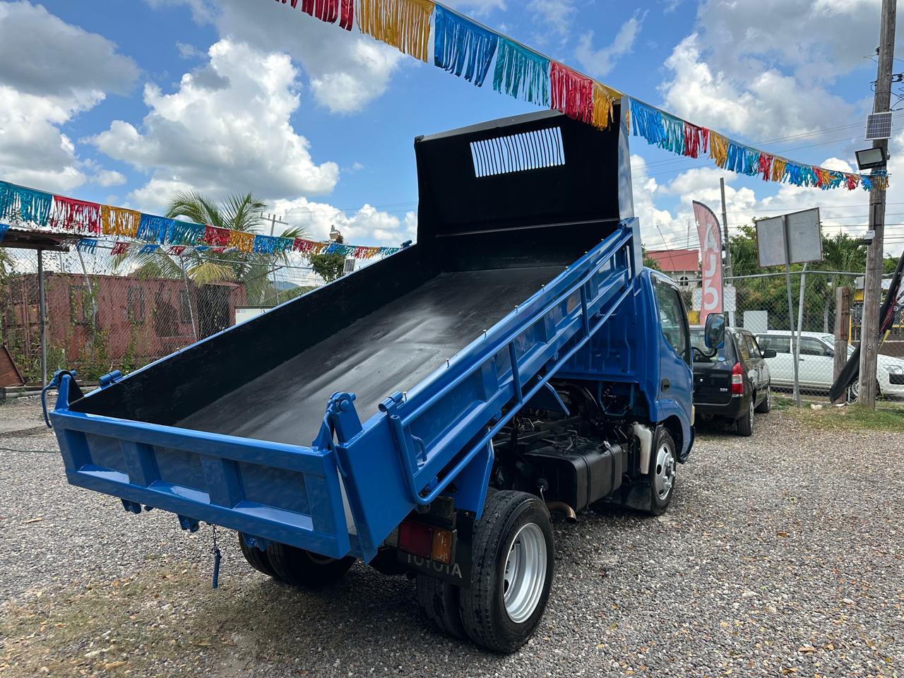 2006 TOYOTA DYNA TRUCK