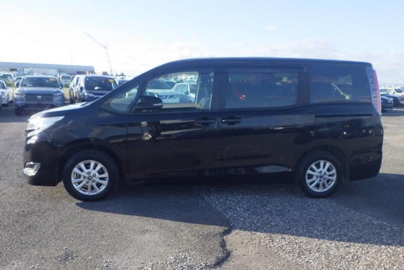 2018 TOYOTA NOAH