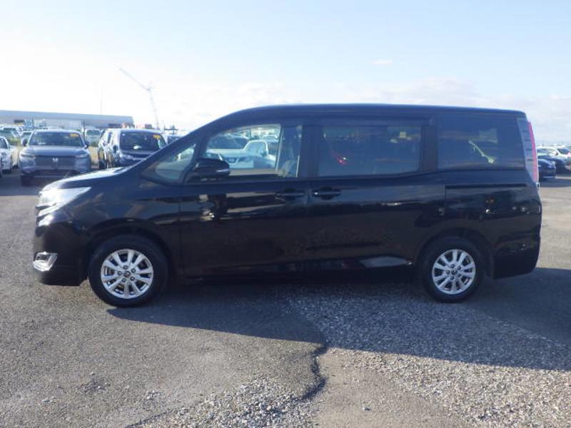 2018 TOYOTA NOAH