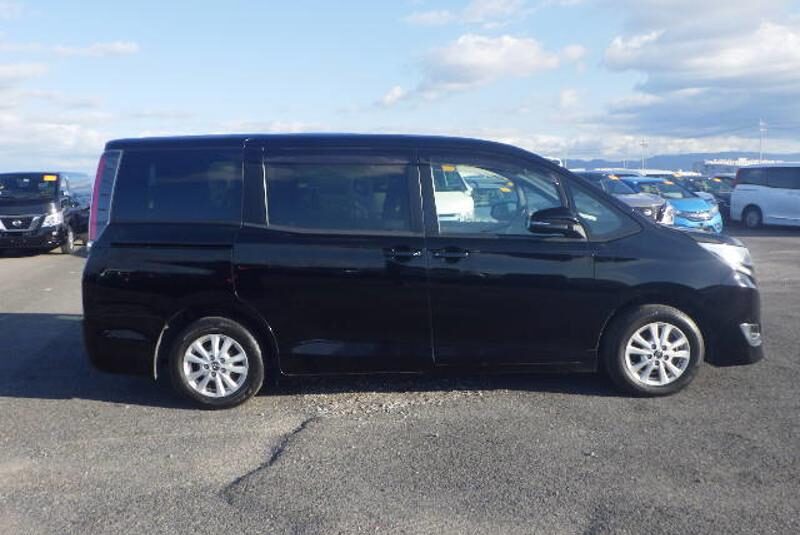 2018 TOYOTA NOAH