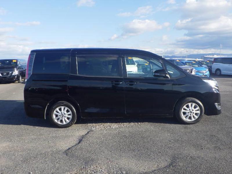 2018 TOYOTA NOAH