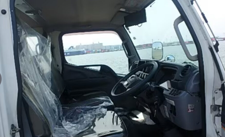 2015 Mitsubishi Canter