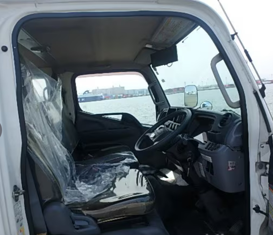 2015 Mitsubishi Canter