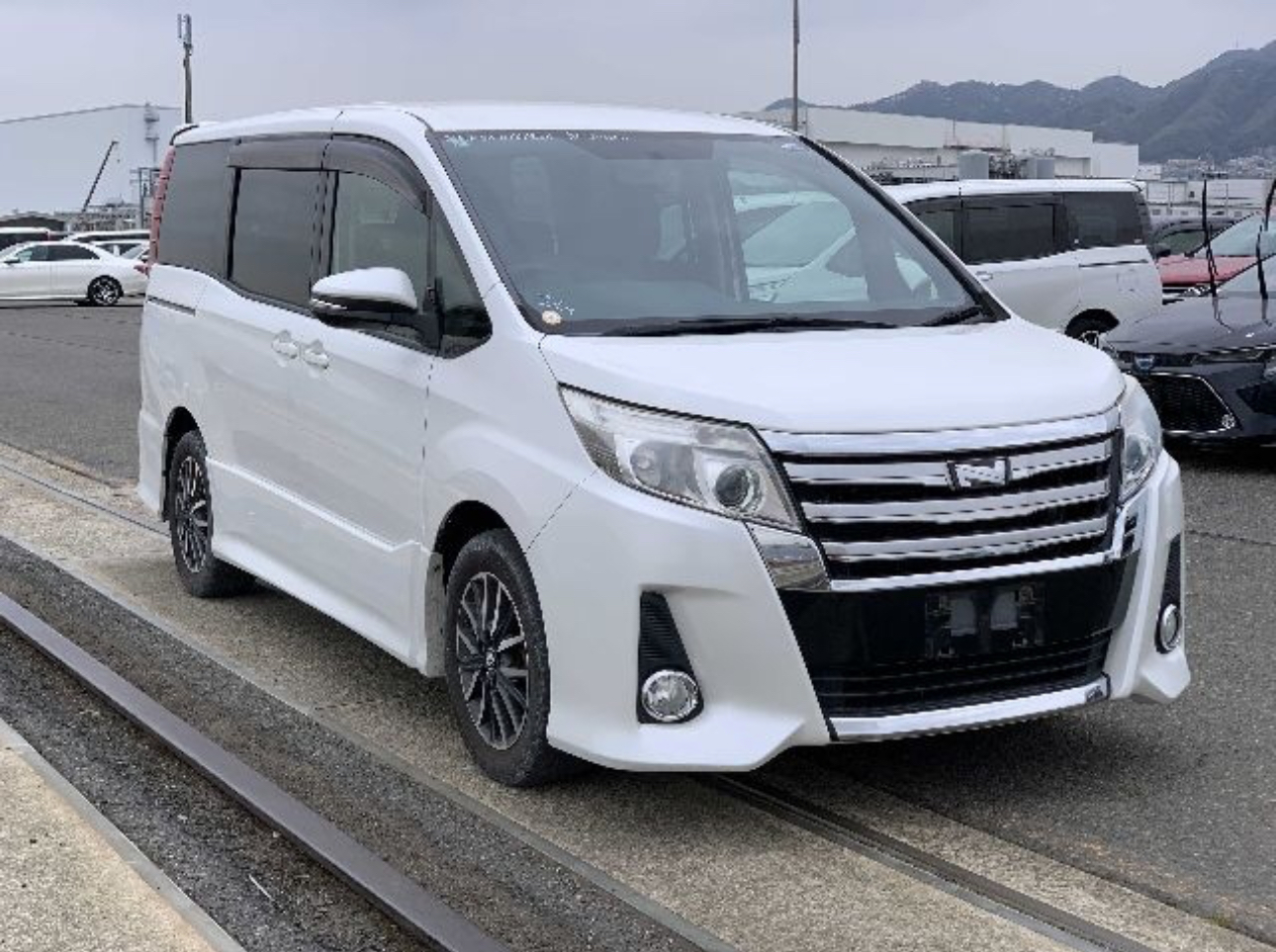 Toyota Noah Si