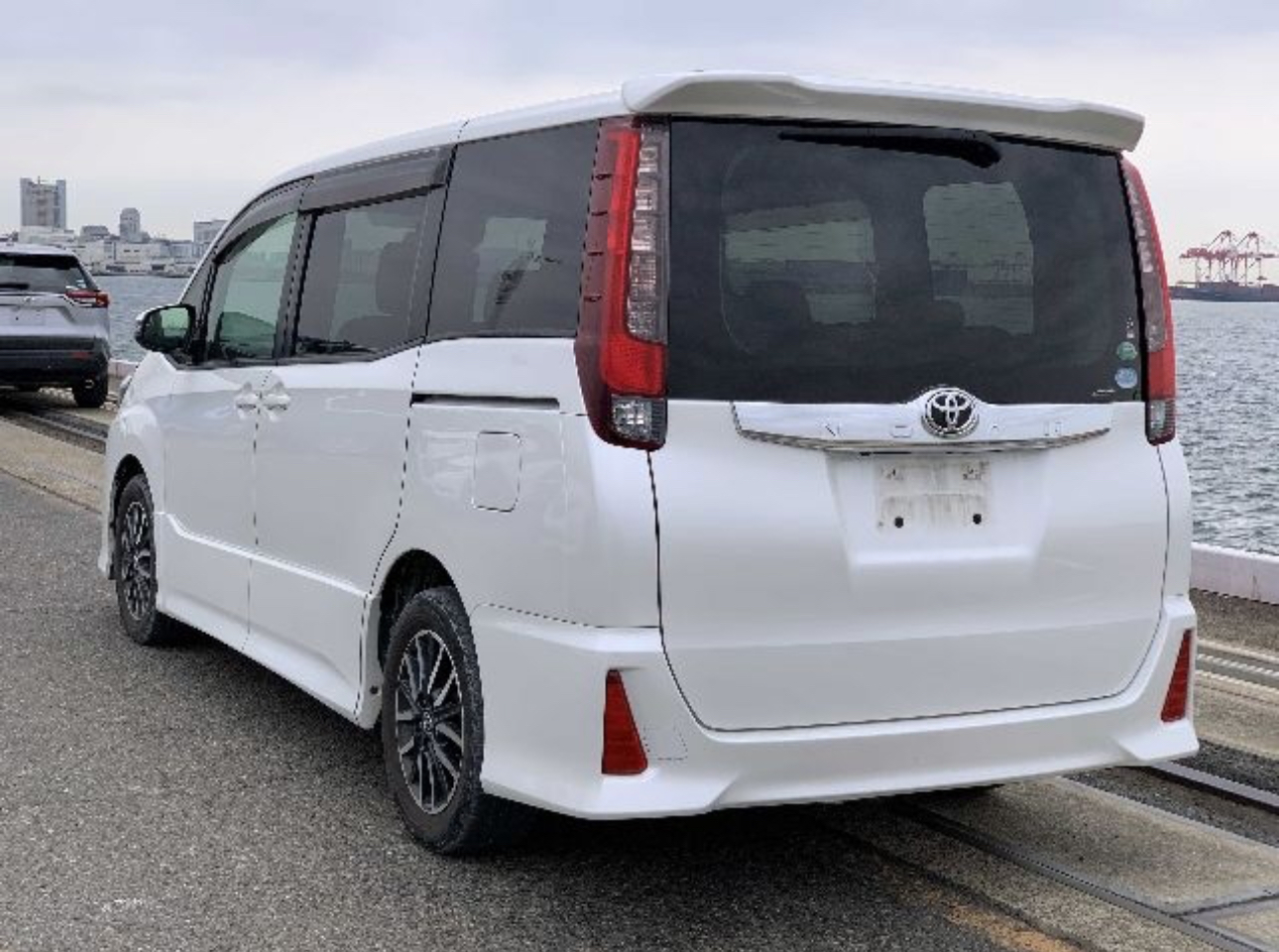 Toyota Noah Si