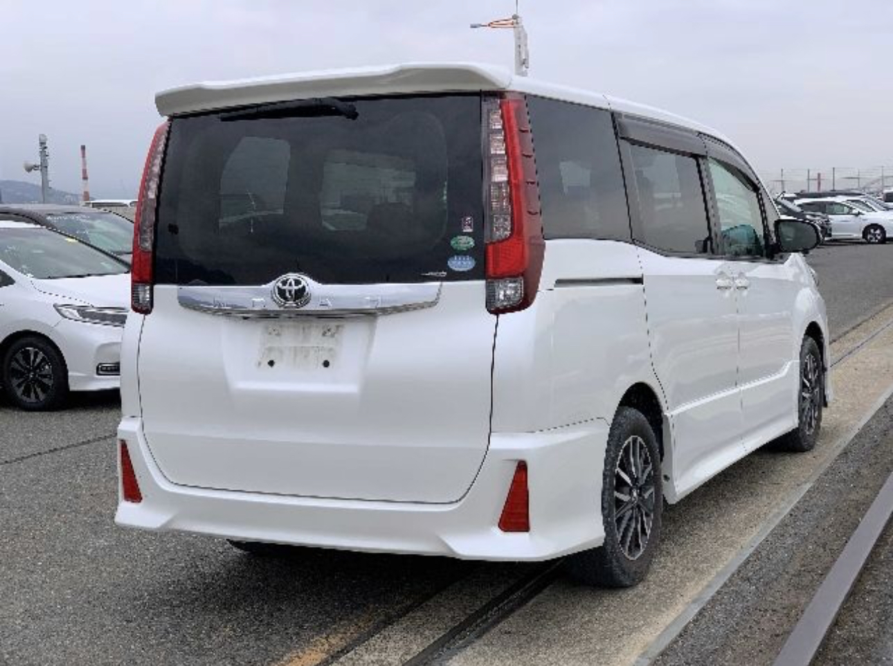 Toyota Noah Si