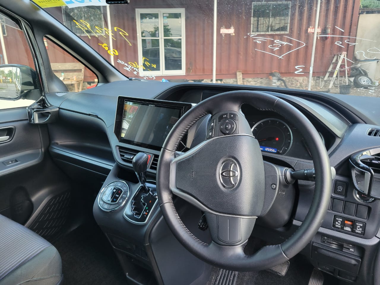 2016 toyota voxy (Modellista Aero Styling)