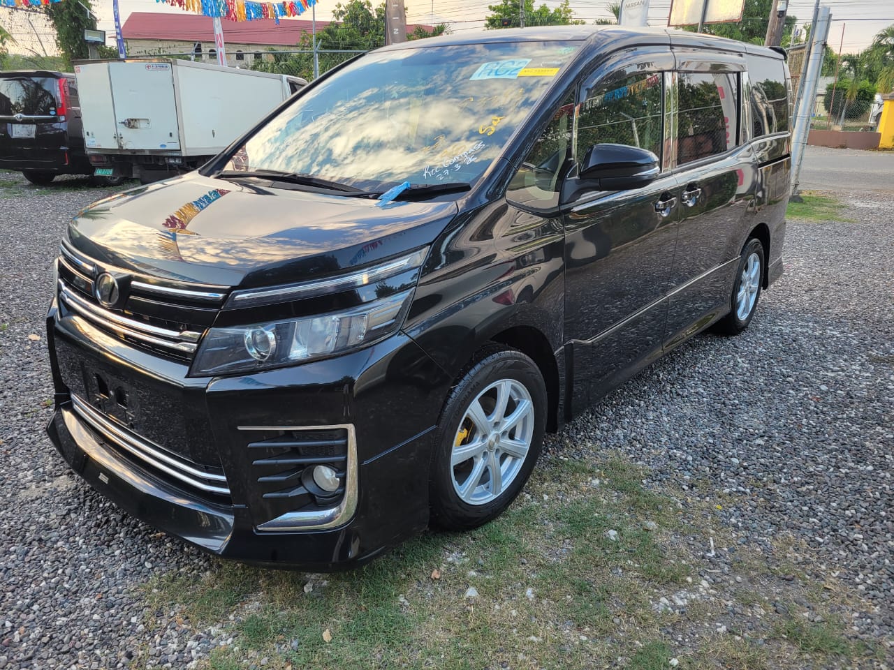 2016 toyota voxy (Modellista Aero Styling)