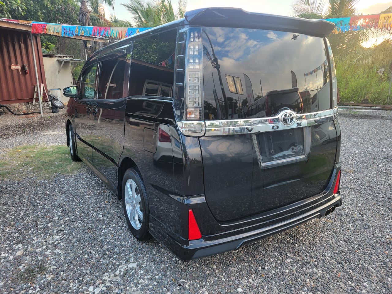 2016 toyota voxy (Modellista Aero Styling)